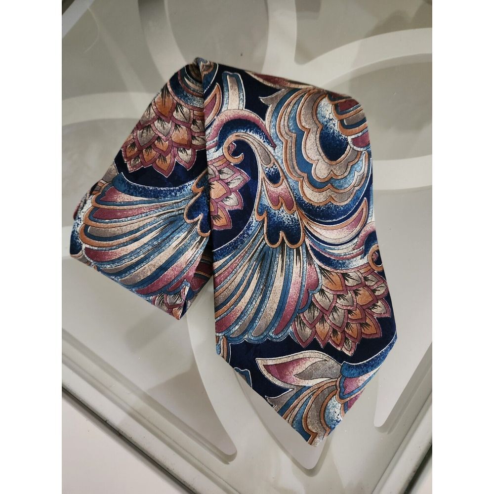 Vintage Boston Traders 100% Silk Men's Necktie‎ Blue Multicolor.